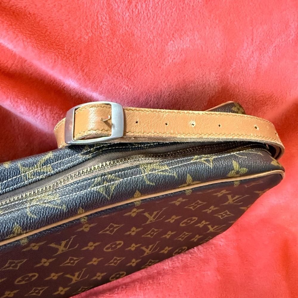 Vintage Louis Vuitton Crossbody Purse - Picture 10 of 16